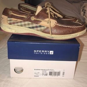 Slightly used still in great condition Sperrys